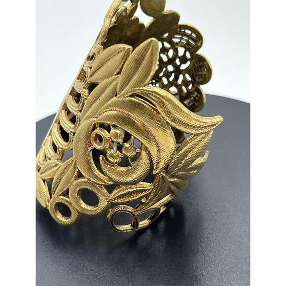 Large Filigree Ornate Lace Floral Leaf Gold Tone Wide Textured Cuff Bracelet - Picture 7 of 10